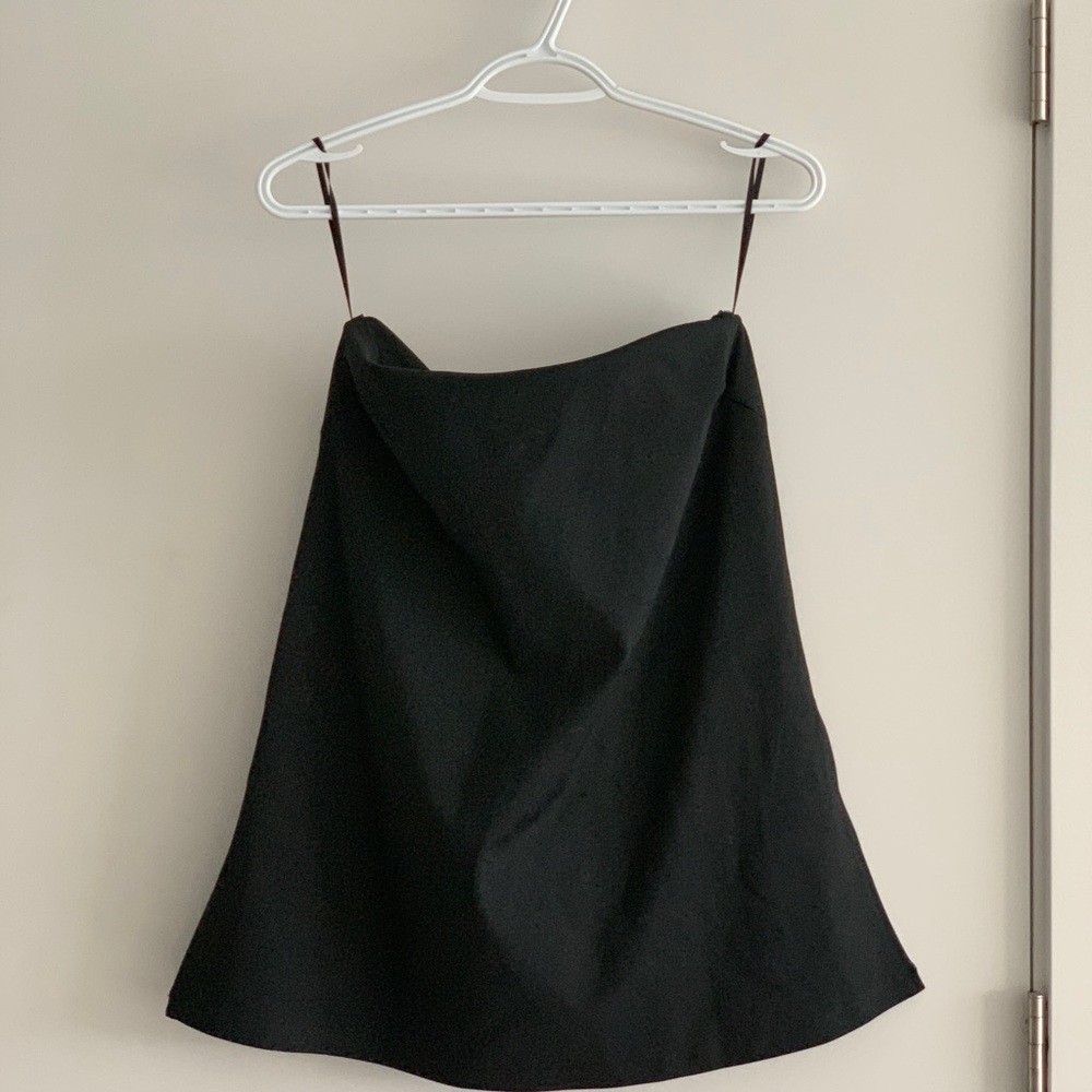 Aritzia Babaton Alice top w. built in bra in black - Picture 4 of 7